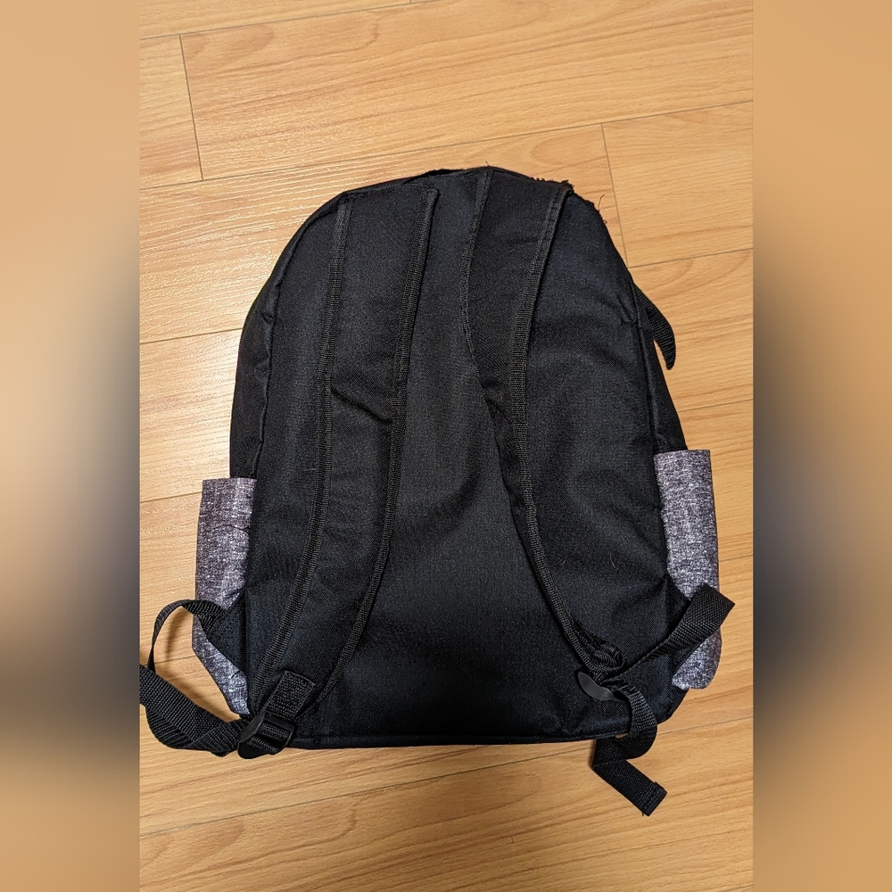 Backpack - Picture 5 of 6